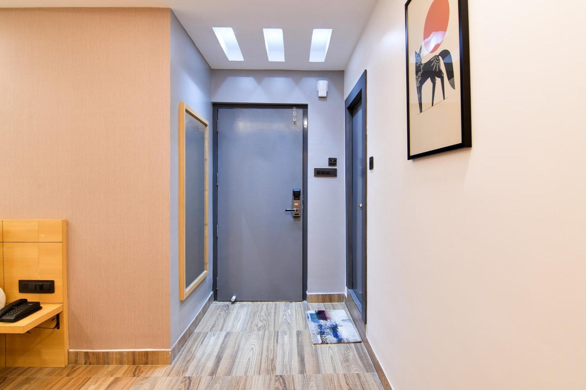 Super Townhouse Oak Sayhallo Ecstasy 부바네스 외부 사진